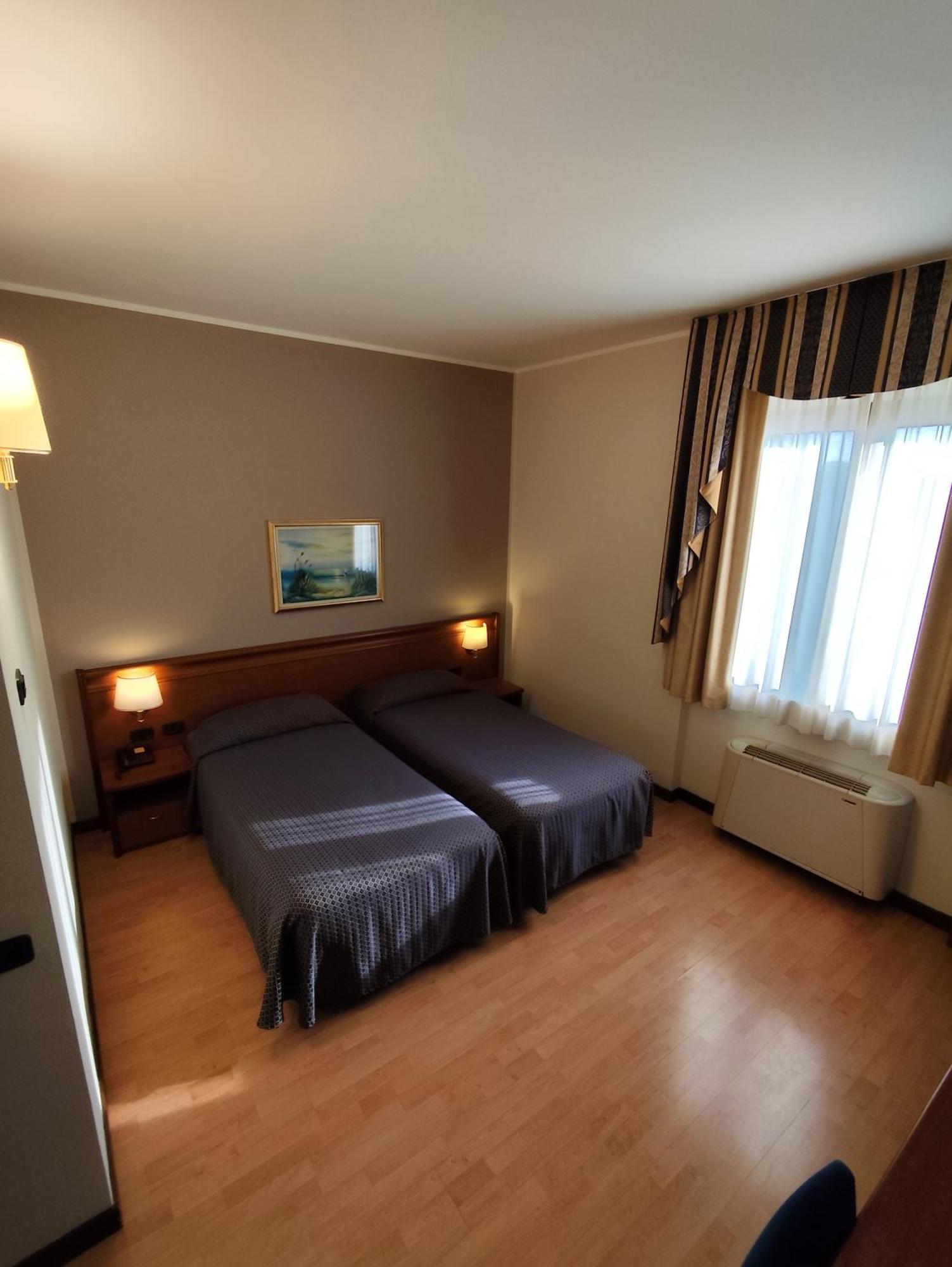 Hotel Majestic San Giuliano Milanese Exterior photo